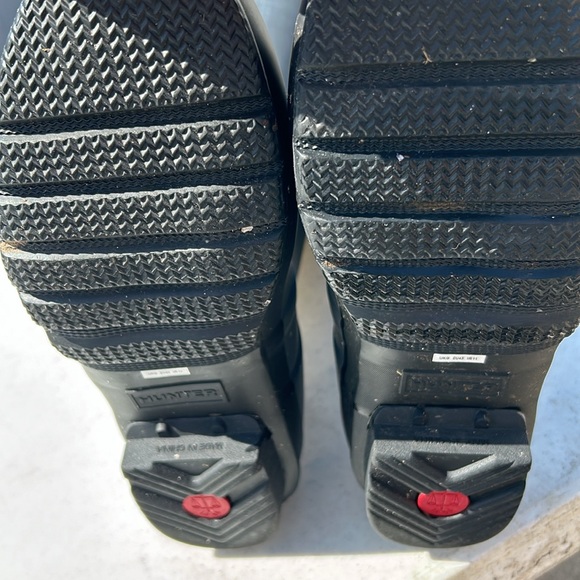 Hunter boots size 11 with extra calf space worn a few   times almost new…. - Picture 2 of 7